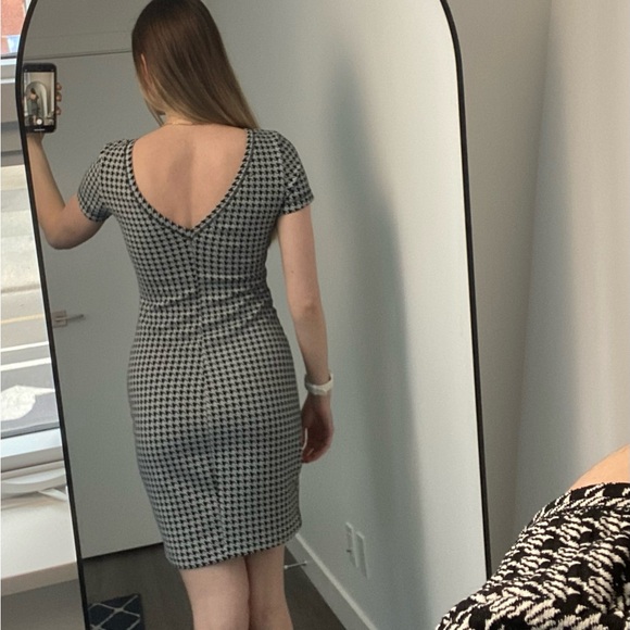 Dynamite - Bodycon Dress - Low Back V - Pencil Dress - Small - Houndstooth - Picture 2 of 11